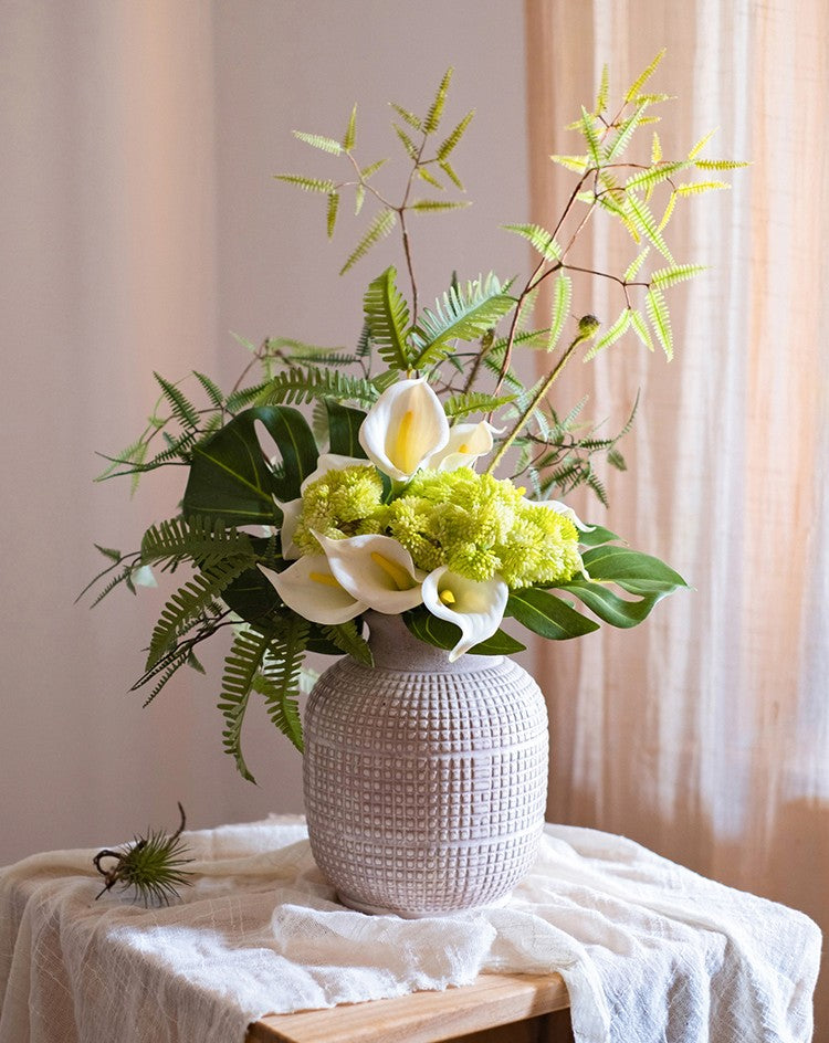 simple flower arrangements with lilies